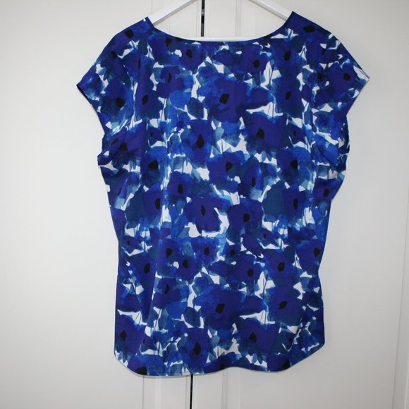 Ivanka Trump | Blue and White Floral Top | XL - Picture 5 of 15